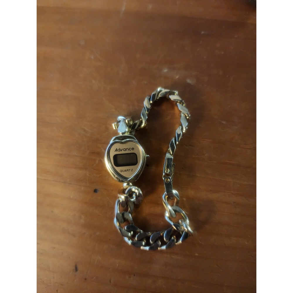 Vintage Advance Heart Shaped Digital Watch Gold Tone Curb Chain Bracelet Quartz